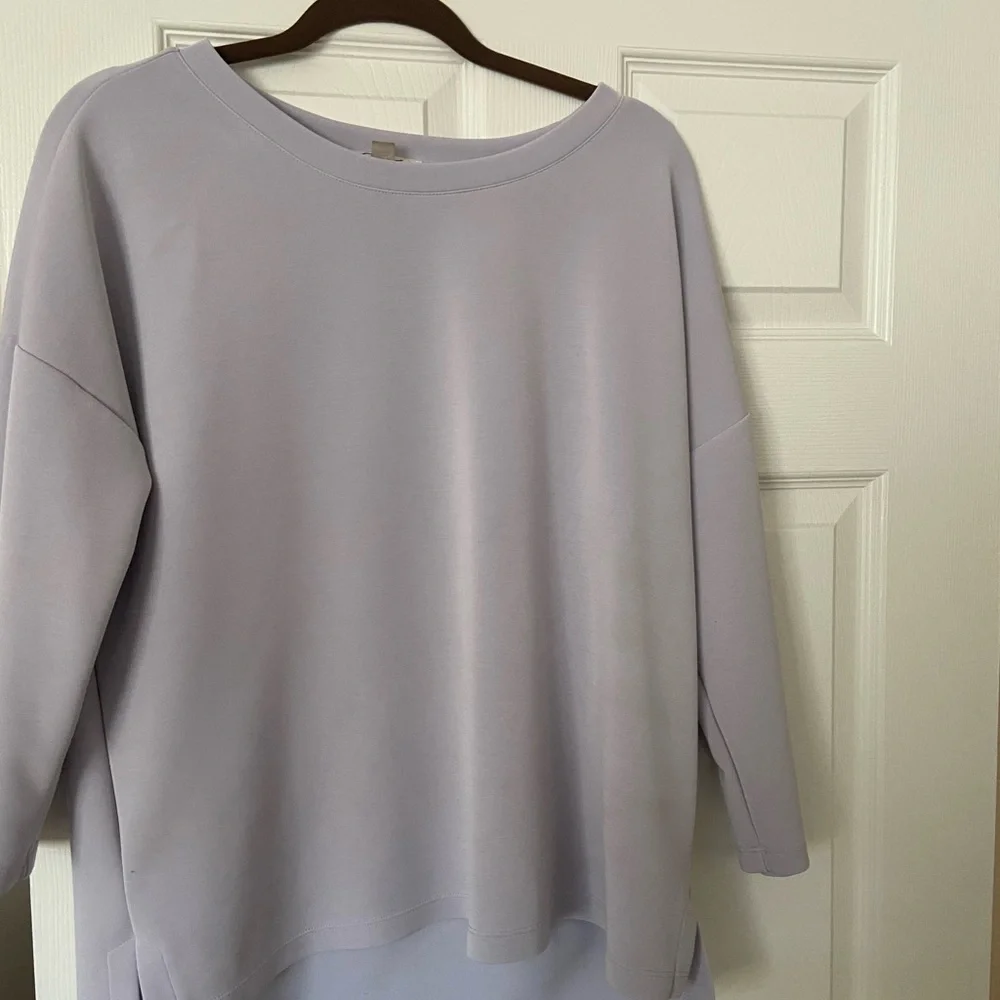 Women's Lavender Top - Picture 1 of 3